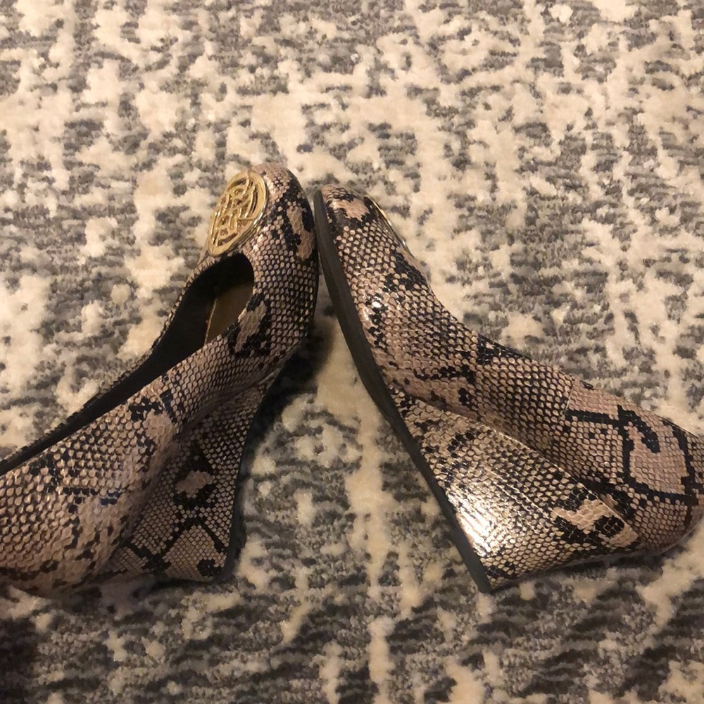 Fioni, Size 7.5, Snakeskin Wedges